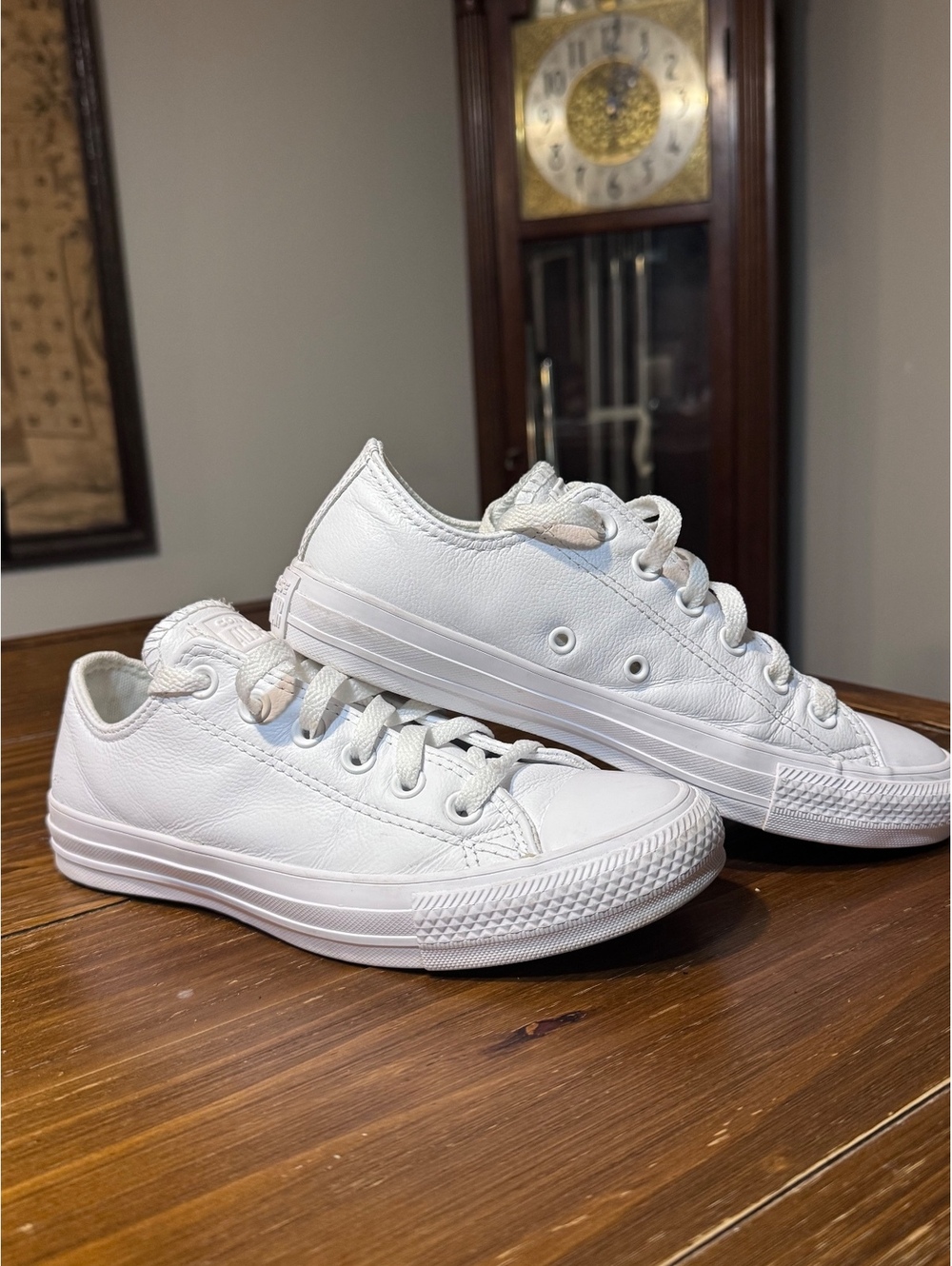 Converse Chuck Taylor All Star Leather White Low Top Women’s 7 Men’s 5 136823C